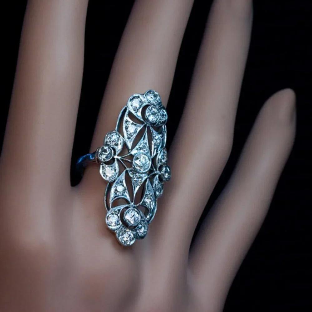 😍Retro Flower Design Silver Plated Noble Hollow Vintage Ring for Women, L203